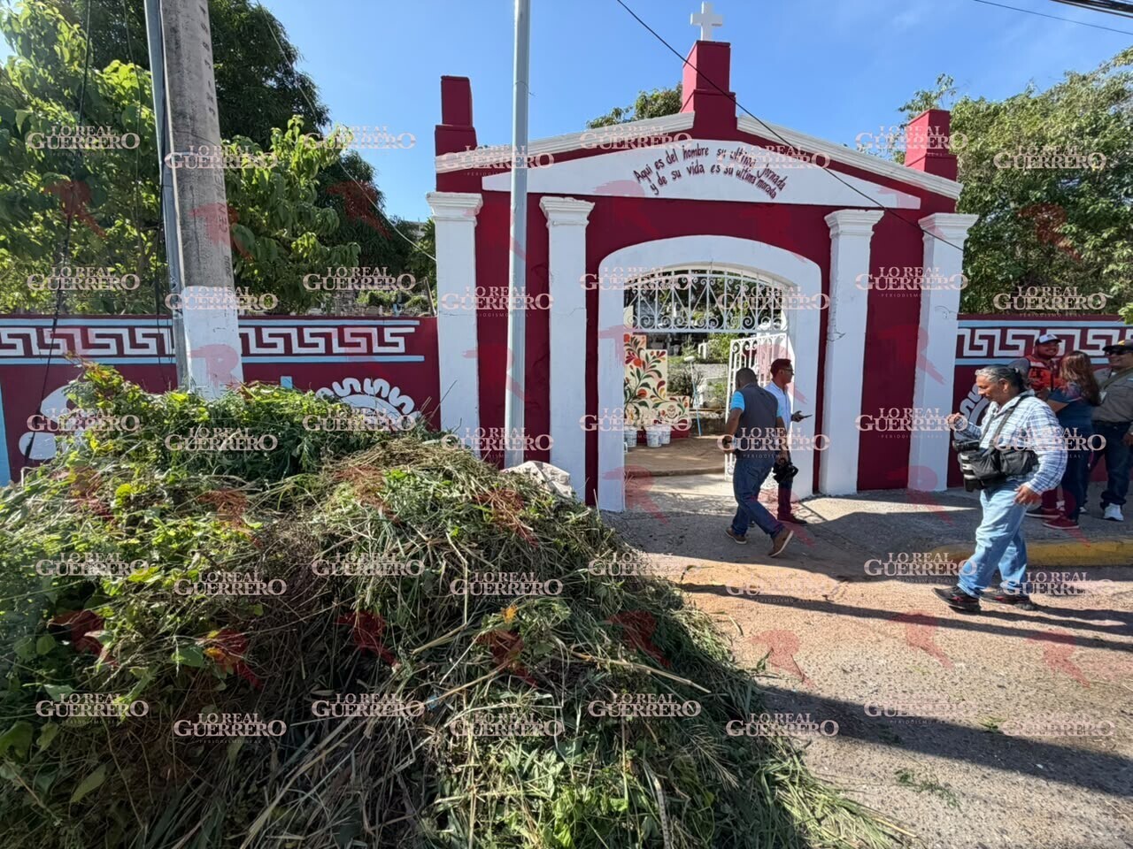 Avanza limpieza de panteones en Acapulco