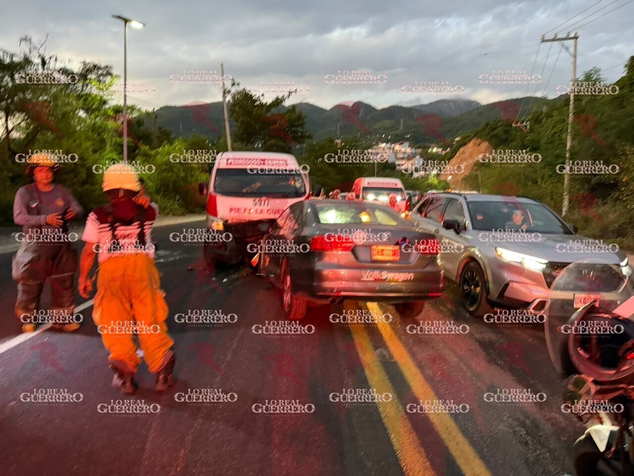 Choque frontal deja cinco lesionados en la zona poniente de Acapulco